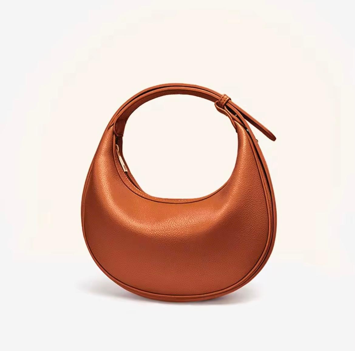 Sac demi-lune en cuir grainé